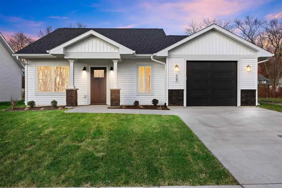 2102 Whispering Meadow Dr, Iowa City, IA 52240 - #2