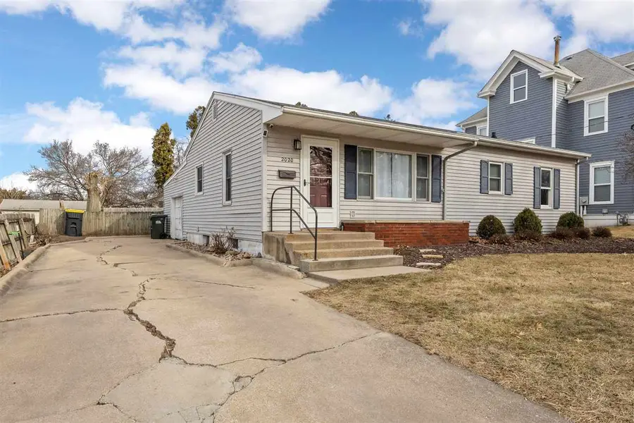 2020 G St, Iowa City, IA 52240 - #2