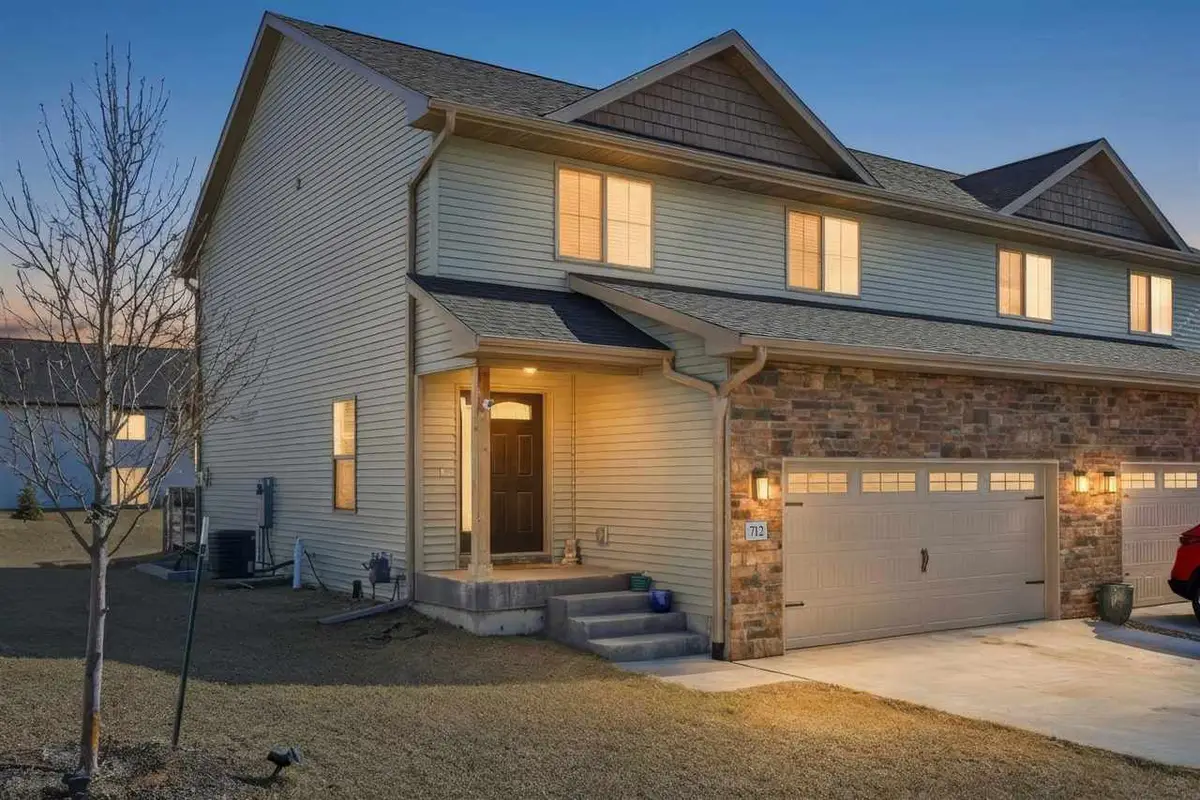 712 Hillside Dr, Tiffin, IA 52340 - #1