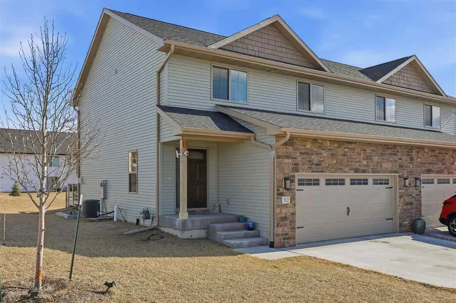 712 Hillside Dr, Tiffin, IA 52340 - #2