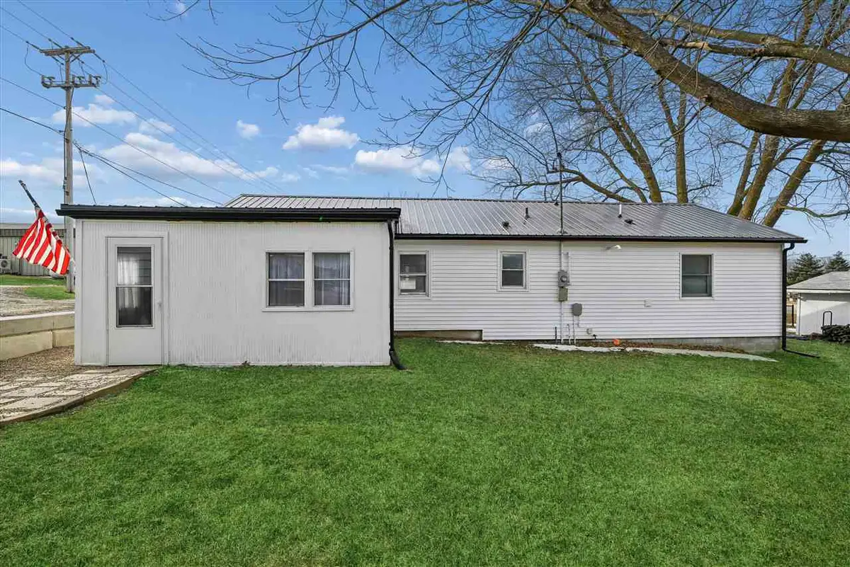 207 W Main St, Urbana, IA 52345 - #1