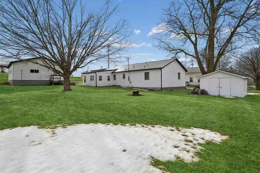 207 W Main St, Urbana, IA 52345 - #3