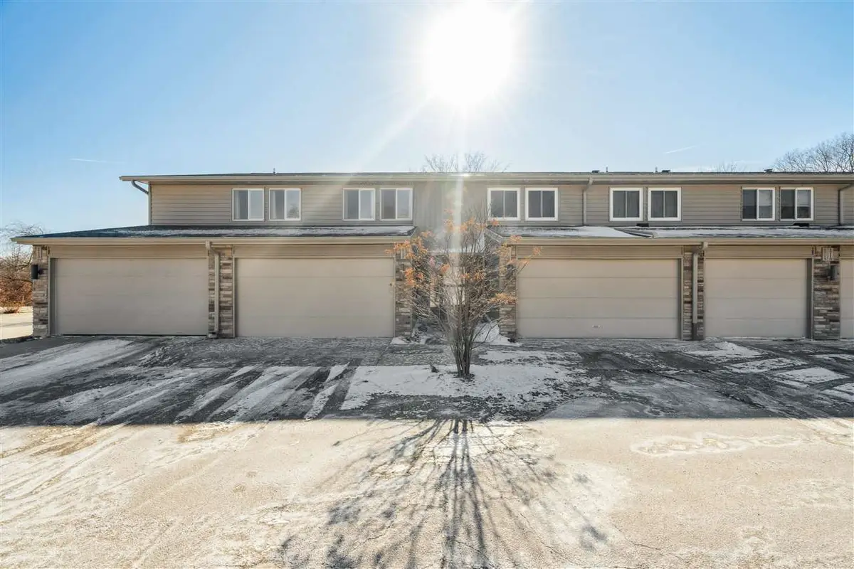 1718 Applewood Pl NE, Cedar Rapids, IA 52402 - Image #1