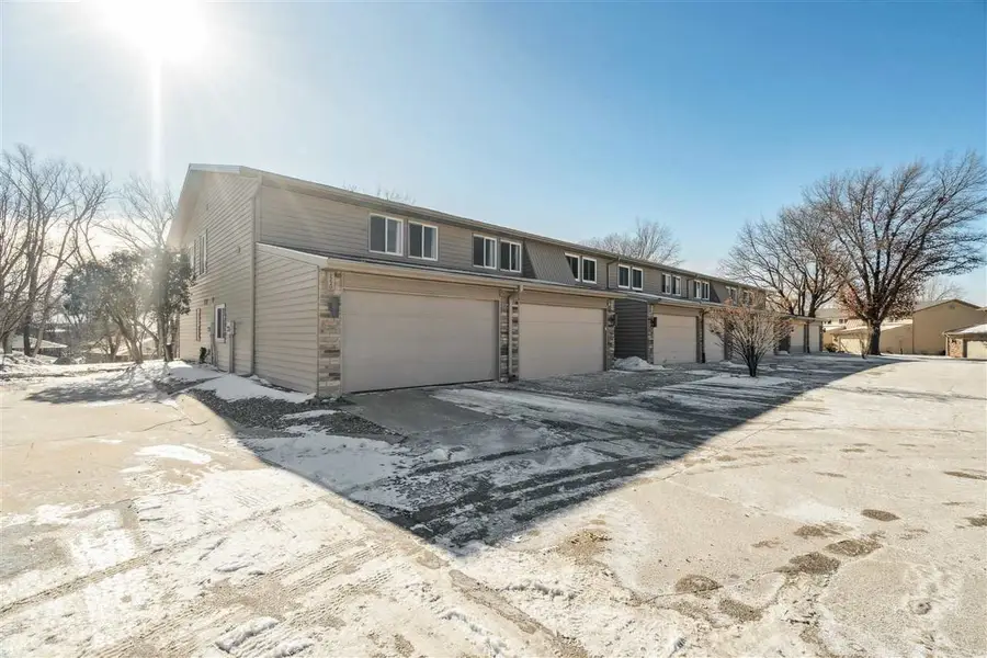 1718 Applewood Pl NE, Cedar Rapids, IA 52402 - Image #2