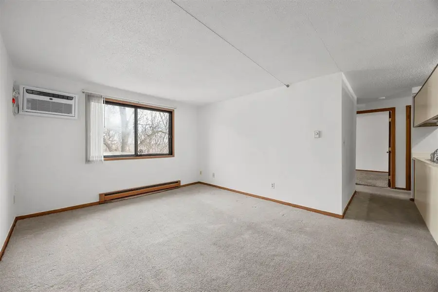 814 Benton Dr, Iowa City, IA 52246 - #2