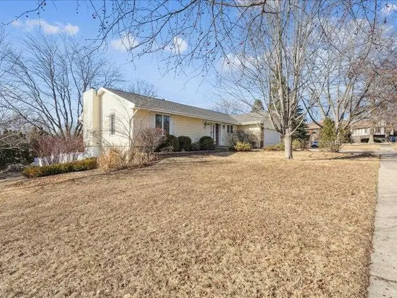 2355 Jessup Circle, Iowa City, IA 52246 - #3