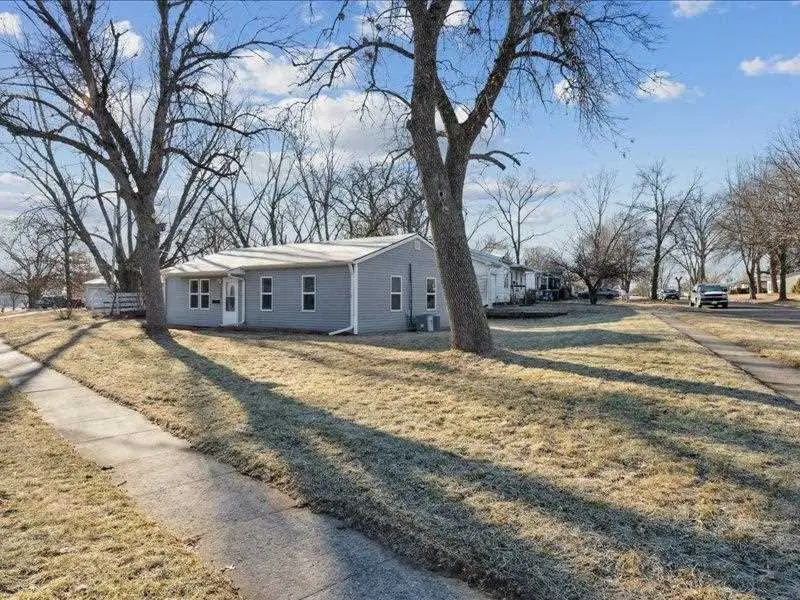 2103 Hollywood Blvd, Iowa City, IA 52240 - #1