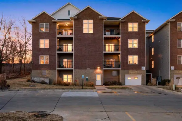 1092 Walnut Ave, Riverside, IA 52327