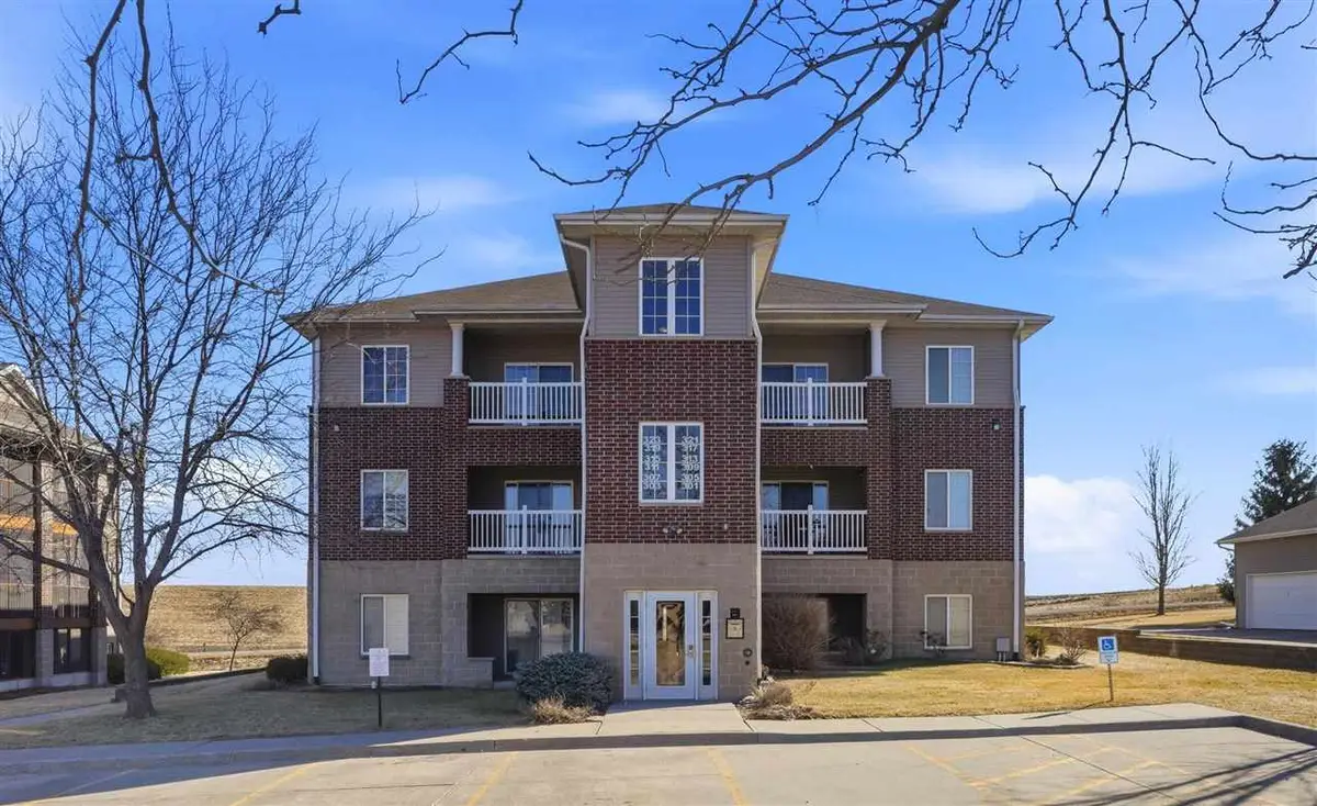 301 Taft Ave, Iowa City, IA 52245 - #1