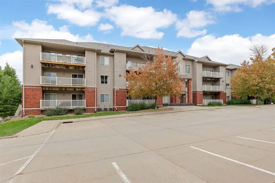 470 N 1st Ave, Iowa City, IA 52245 - #2