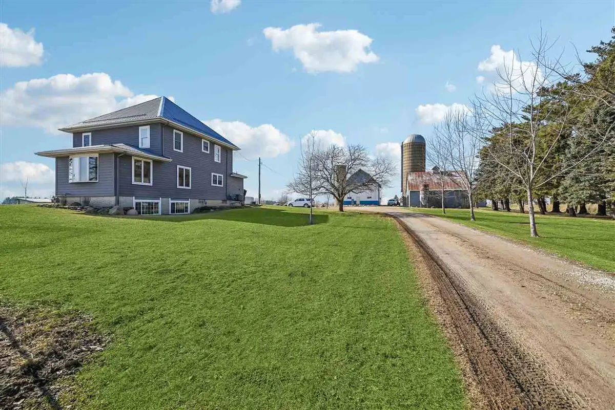 3281 Quasqueton Ave, Walker, IA 52352 - #1