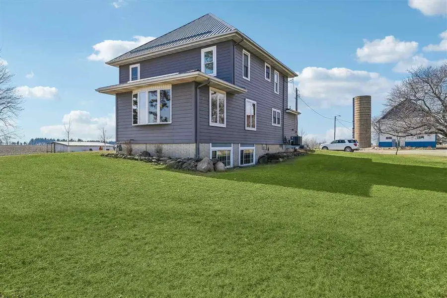 3281 Quasqueton Ave, Walker, IA 52352 - #2