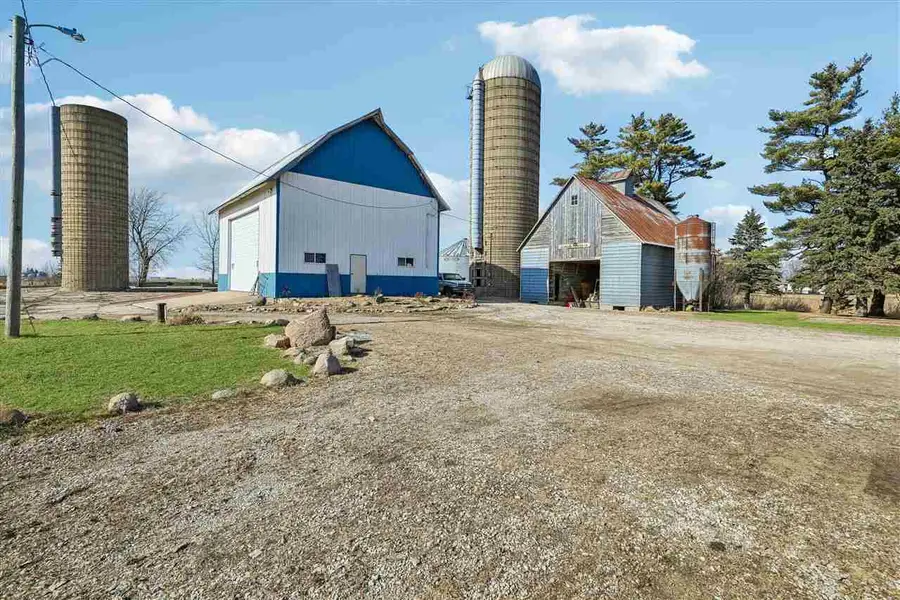 3281 Quasqueton Ave, Walker, IA 52352 - #3