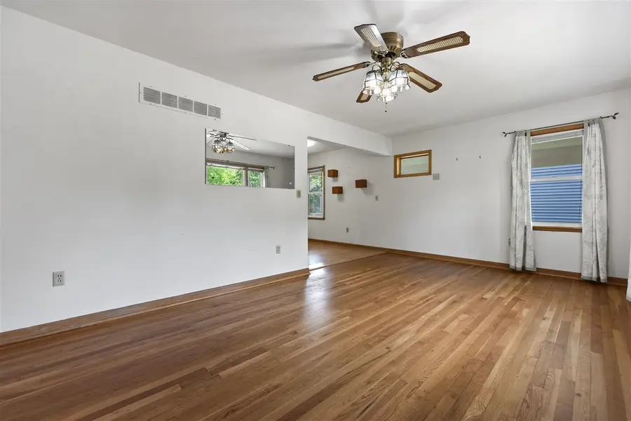 805 9th Avenue, Coralville, IA 52241 - #3