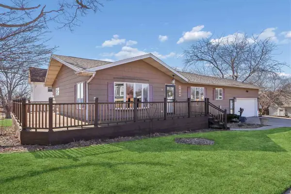 1009 16th Street, Belle Plaine, IA 52208