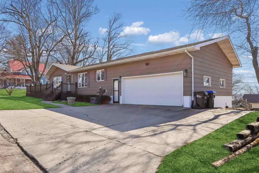 1009 16th Street, Belle Plaine, IA 52208 - #3