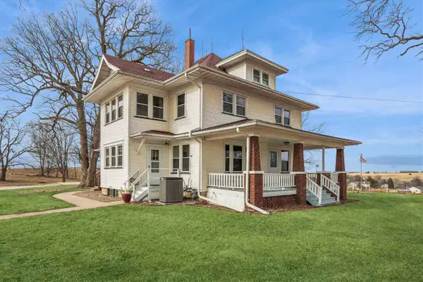 527 SW Swisher View Dr., Swisher, IA 52338