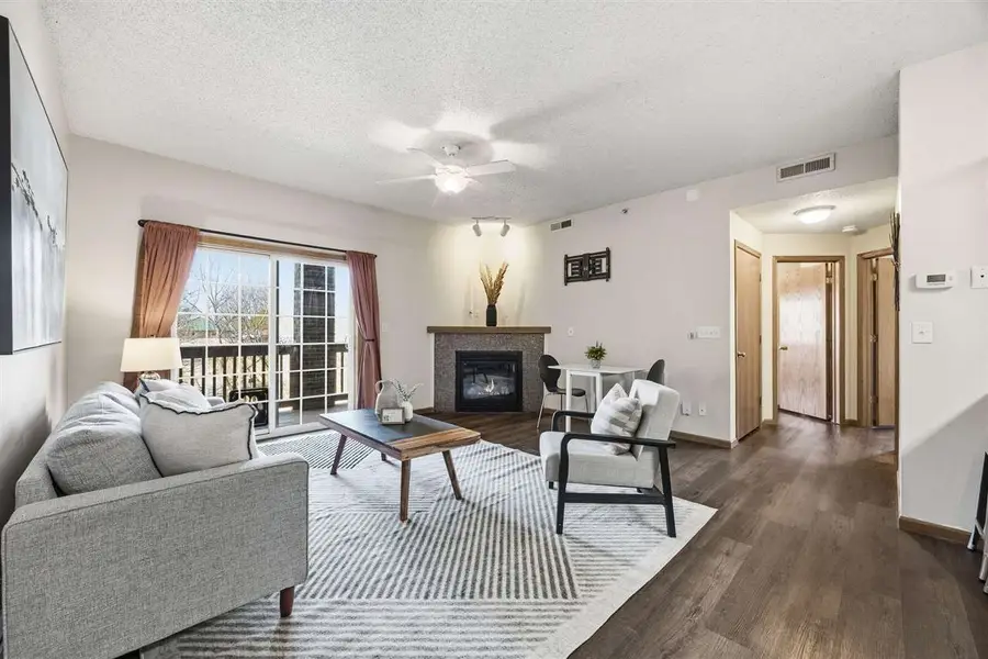 90 Circle Dr #8, North Liberty, IA 52317 - #3