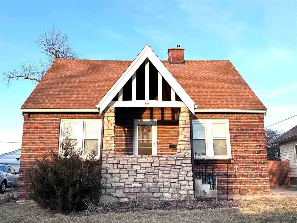 430 Longwood Dr NE, Cedar Rapids, IA 52402 - #1