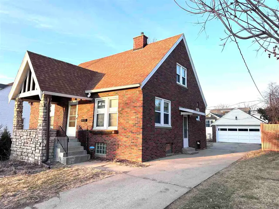 430 Longwood Dr NE, Cedar Rapids, IA 52402 - #2