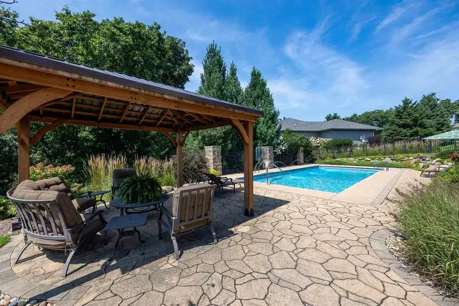 170 Auburn East Ln, Coralville, IA 52241 - #3