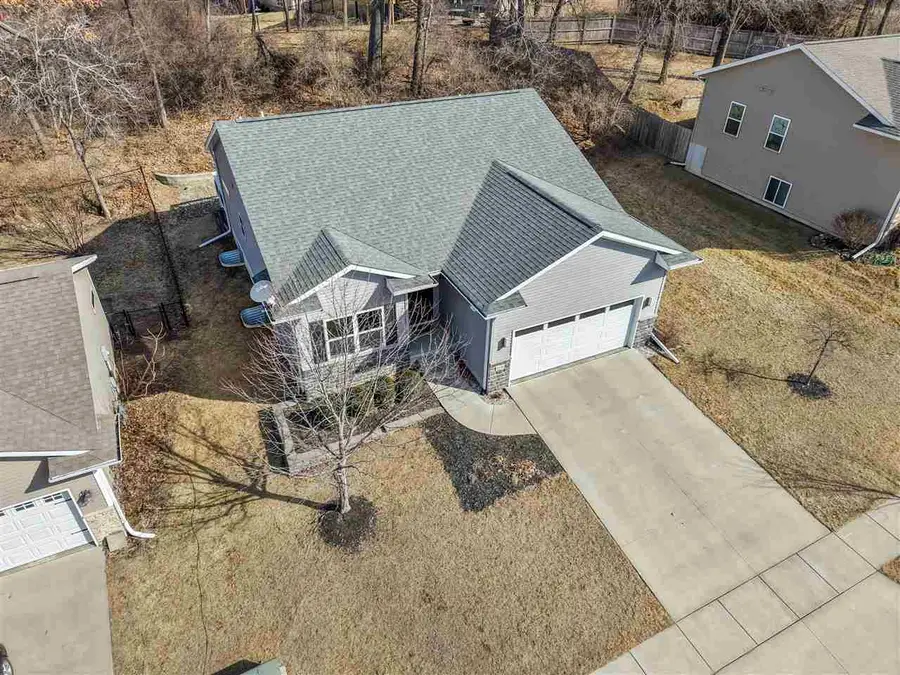 1131 Manitou Trl, Iowa City, IA 52245 - #3