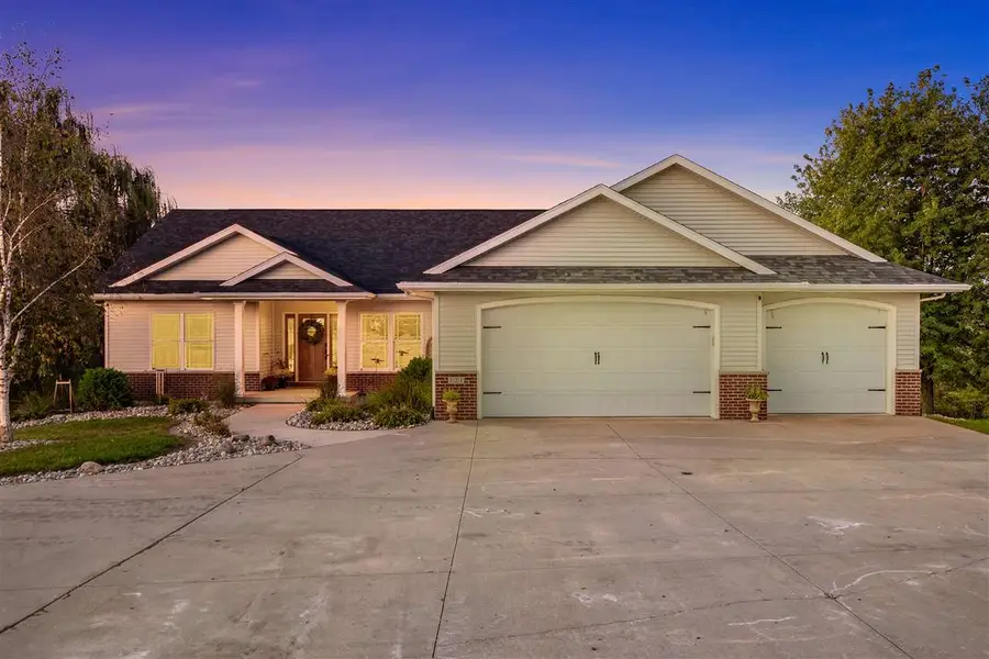 121 Pheasant Run, West Branch, IA 52358 - #2