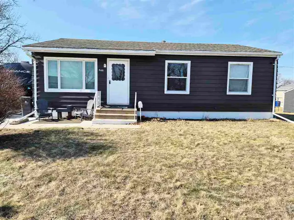 448 Day St NW, Cedar Rapids, IA 52405