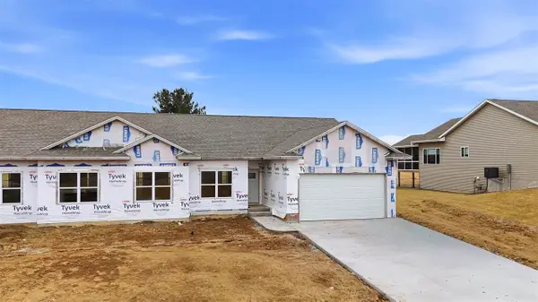 1895 Ashford Ave, Muscatine, IA 52761