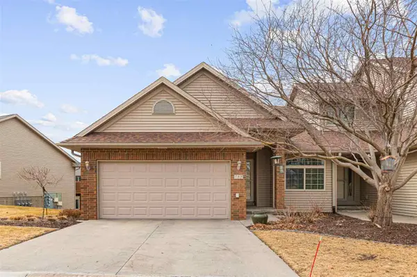 755 Broadmoor Dr, North Liberty, IA 52317