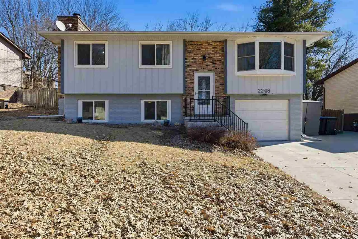 2248 Russell Dr, Iowa City, IA 52240 - #1