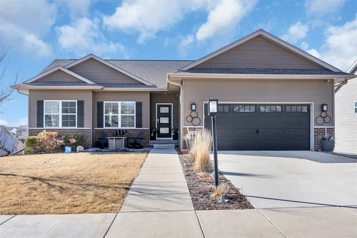 571 Fawn Ave, Tiffin, IA 52340 - #1