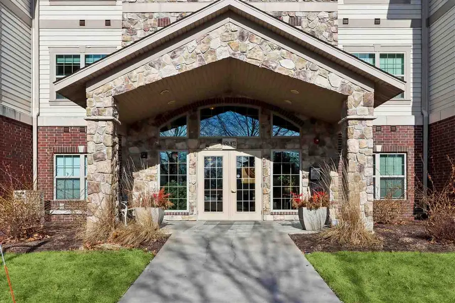 856 Foster Rd, Iowa City, IA 52245 - #2