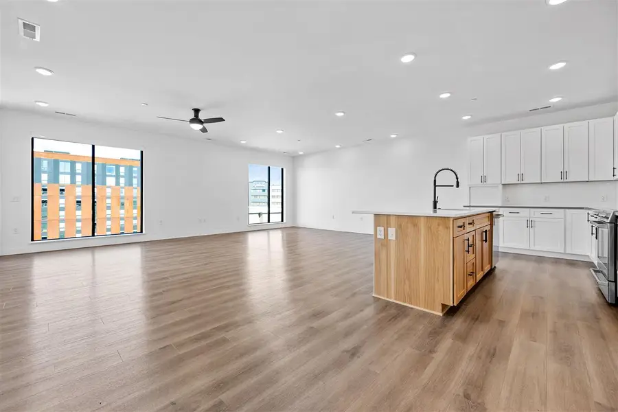 300 S Clinton St, Iowa City, IA 52240 - #2