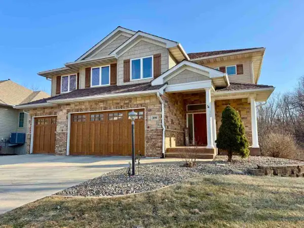 2098 Dempster Dr, Coralville, IA 52241