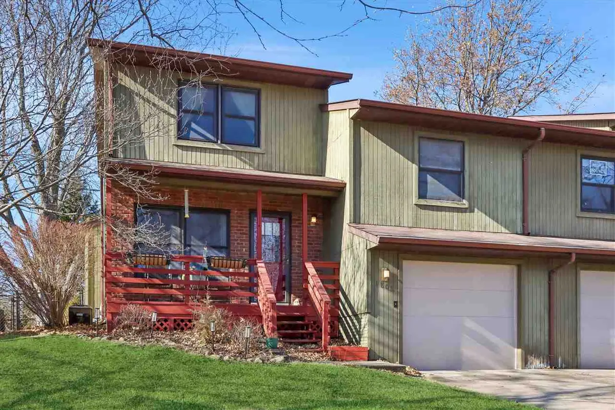 1808 Lynncrest Dr, Coralville, IA 52241 - #1