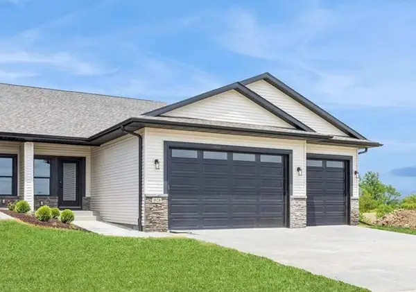 1028 Highland Trail, Solon, IA 52333