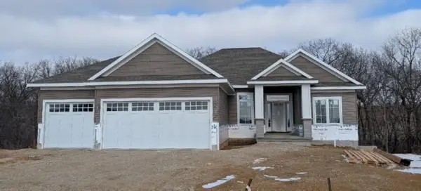 3055 Ridgeview Cir, Coralville, IA 52241