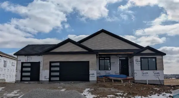 3072 Ridgeview Cir, Coralville, IA 52241