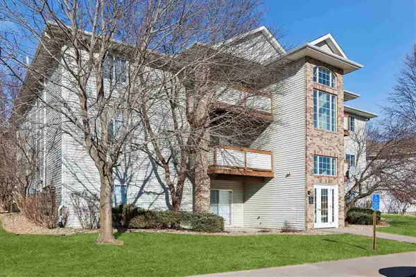 2548 Rushmore Drive, Iowa City, IA 52246