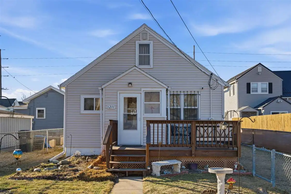 1211 22nd Ave SW, Cedar Rapids, IA 52404 - #1