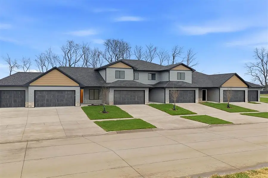 1906 Croell Ave, Tiffin, IA 52340 - #3