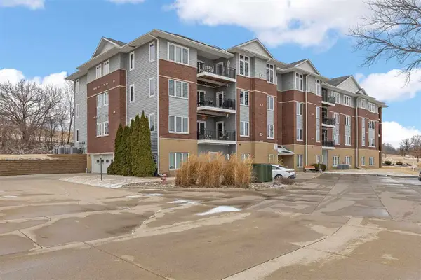 1092 Walnut Ave, Riverside, IA 52327