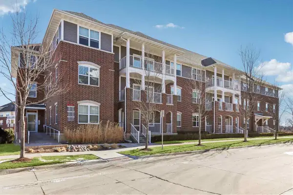 2176 Willenbrock Cir, Iowa City, IA 52245