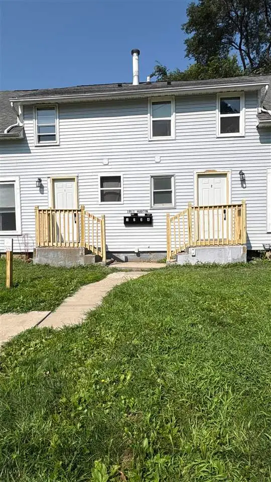 1011 Hudson Ave, Iowa City, IA 52246