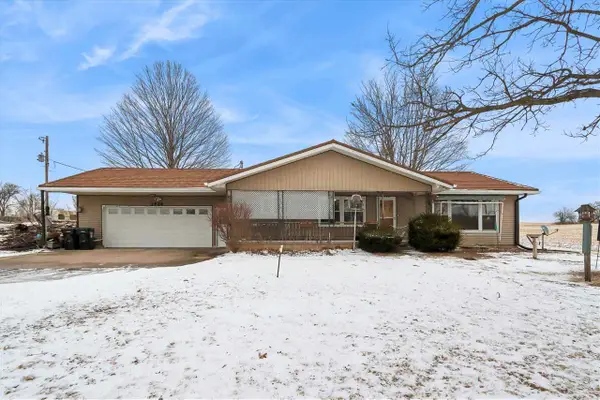 1926 4th St, Tipton, IA 52772