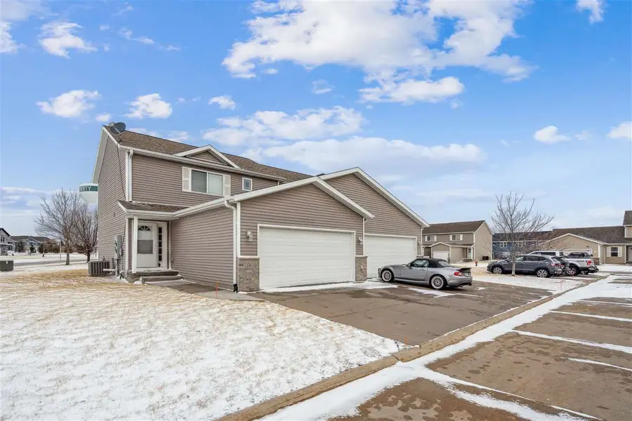 191 Alydar Dr, North Liberty, IA 52317 - #2