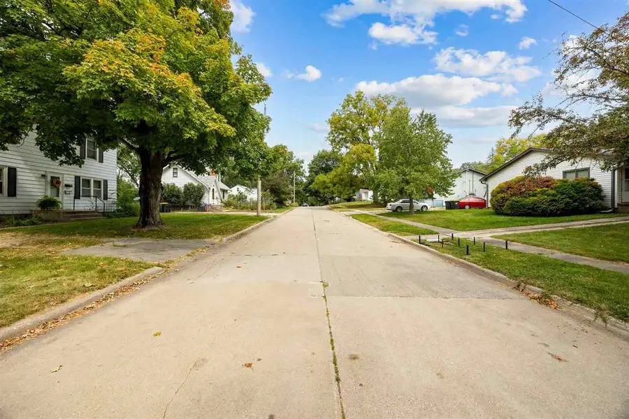 911 Rundell St, Iowa City, IA 52240 - #3