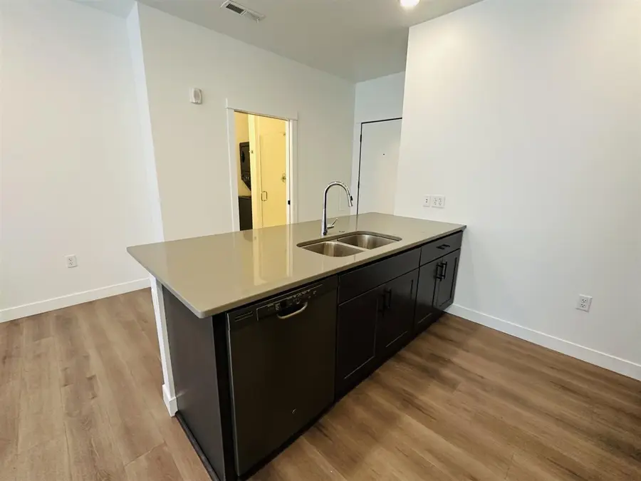 300 S Clinton St, Iowa City, IA 52240 - #3