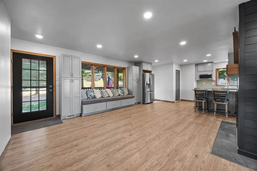 3438 Twin Lake View Dr NE, North Liberty, IA 52317 - #3